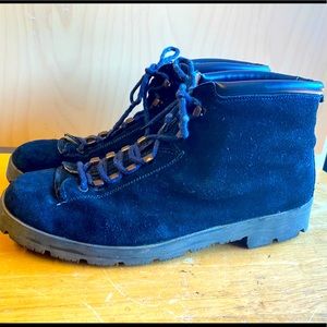 St. Monty  Made in Italy Women’s Navy Blue Suede Chukka boots Size 8.5